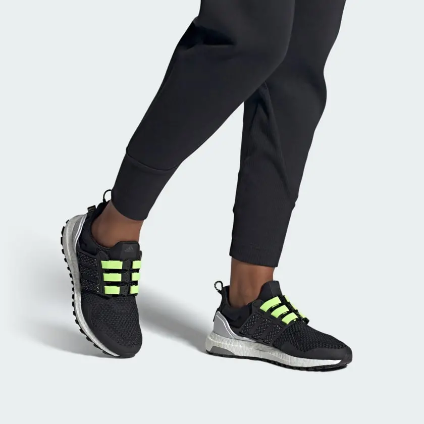 Alternative view of Giày Adidas Ultraboost 1.0 ‘Black’ ID9637