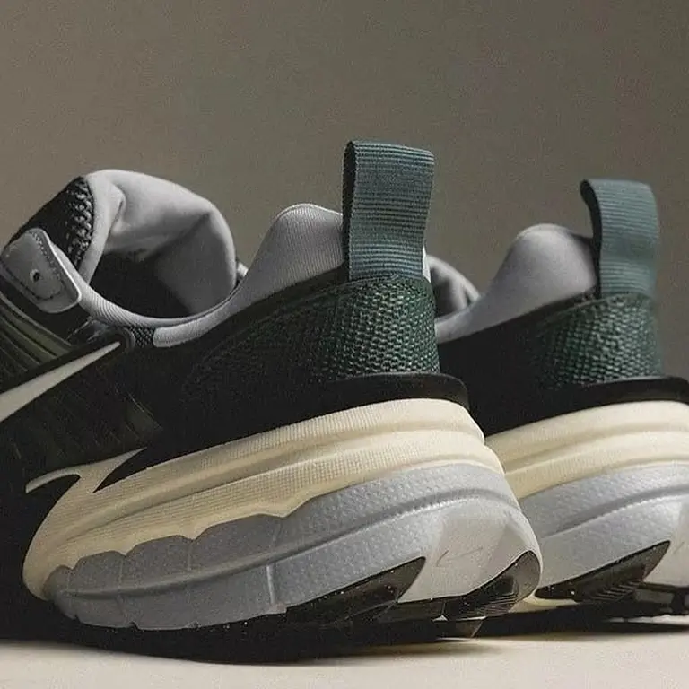 Alternative view of Giày Nike V2K Run ‘Vintage Green’ HJ4497-300