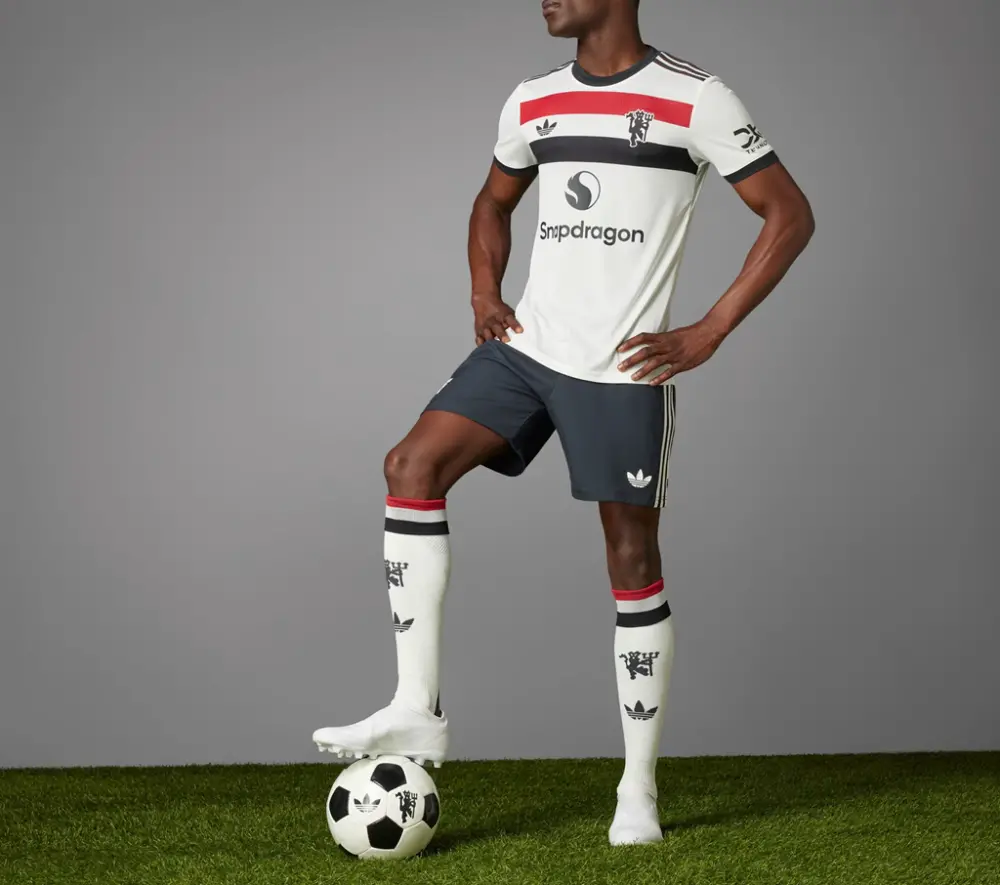 Alternative view of Áo adidas Manchester United 24/25 Third Jersey 'Off White' IY7814