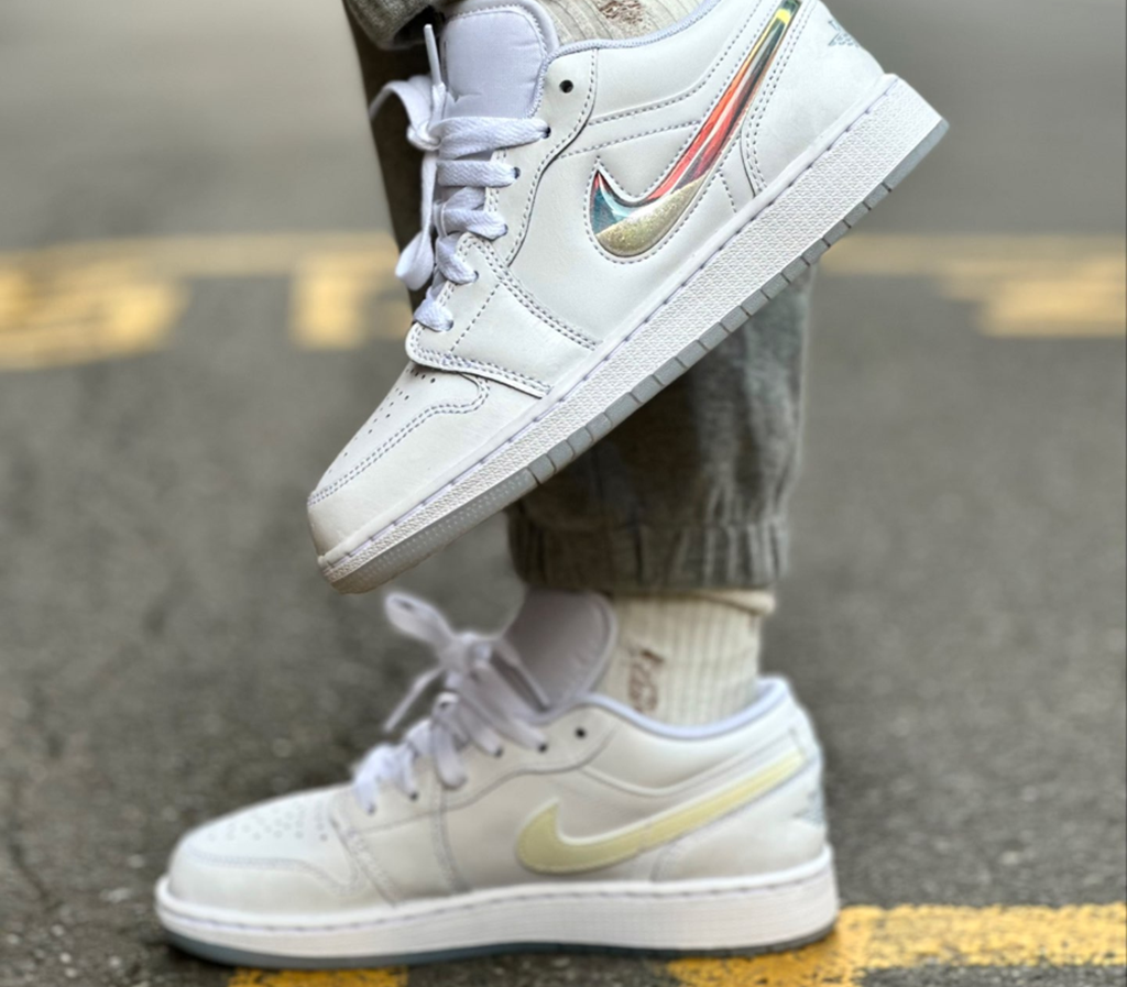 Giày Nike Air Jordan 1 Low ‘Glitter Swoosh’ FQ9112-100 - Ảnh 3