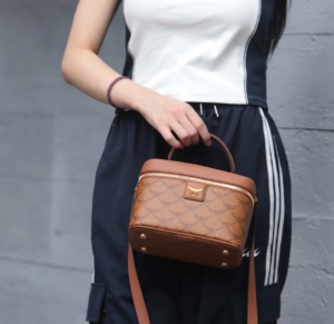 Alternative view of Túi MCM Small Himmel Vanity Case 'Cognac' MWRESAC02CO001