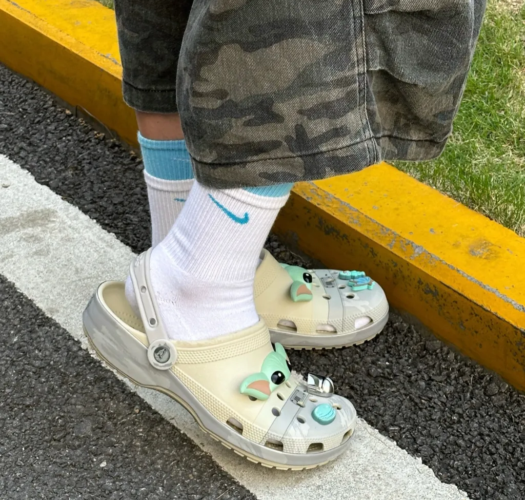 Dép Crocs Star Wars Grogu ‘Cream’ 209482-2Y2 - Ảnh 5