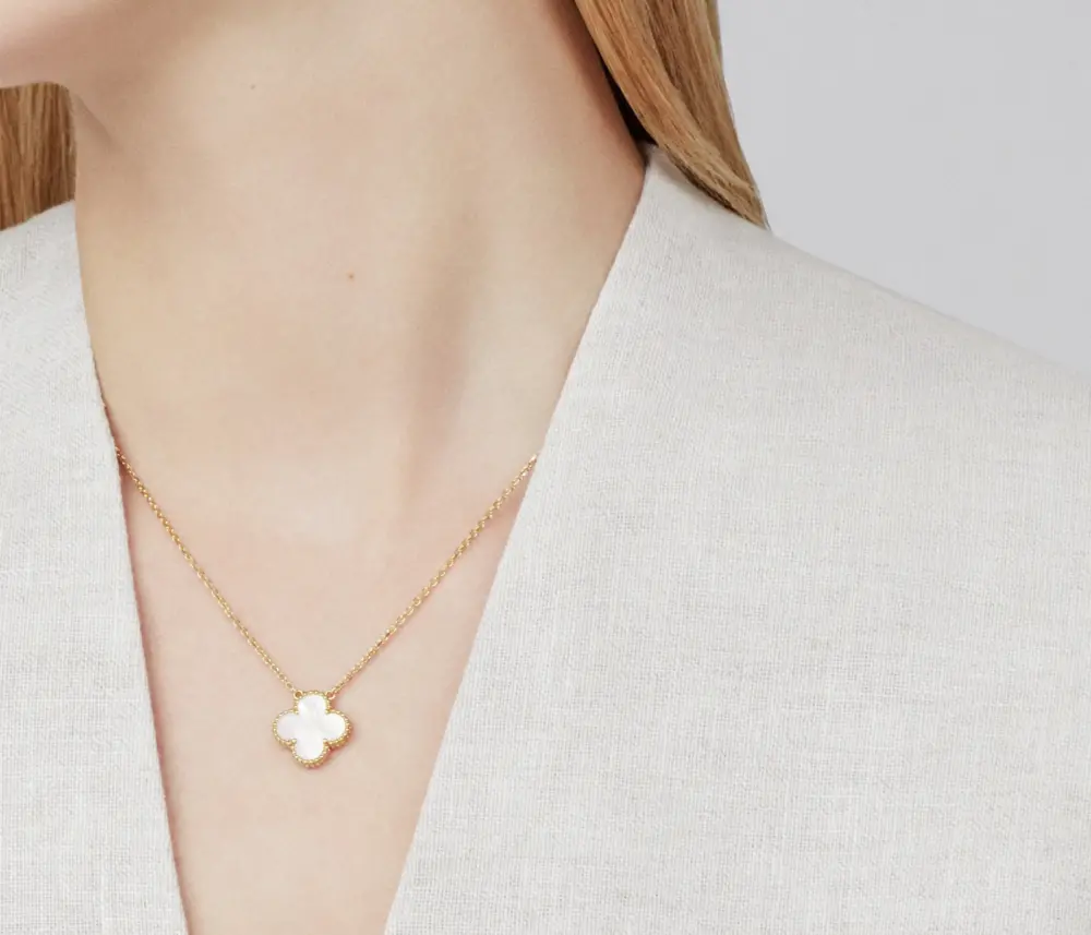 Alternative view of Dây Chuyền Van Cleef & Arpels Vintage Alhambra 'Gold' VCARA45900