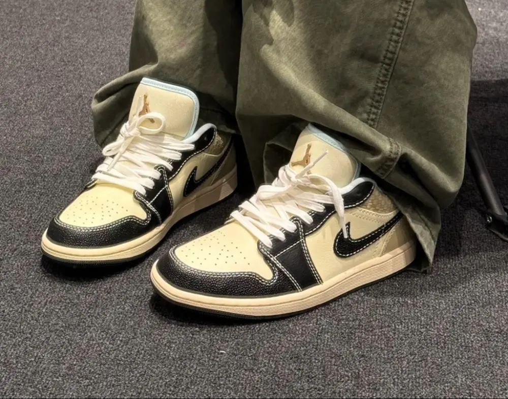Alternative view of Giày Nike Air Jordan 1 Low SE ‘Woven’ HQ3437-101