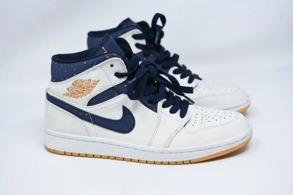 Alternative view of Giày Nike Jordan 1 Retro Mid ' Jeter' AH6342-104