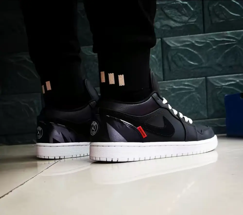 Alternative view of Giày Nike Air Jordan 1 Low ‘Paris Saint Germain’ CK0687-001
