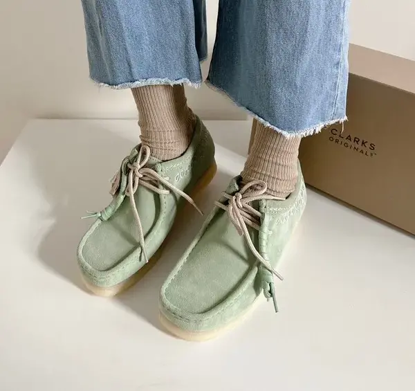 Alternative view of Giày Clarks Wallabee Low ‘﻿Green Embroidery’ 26172073