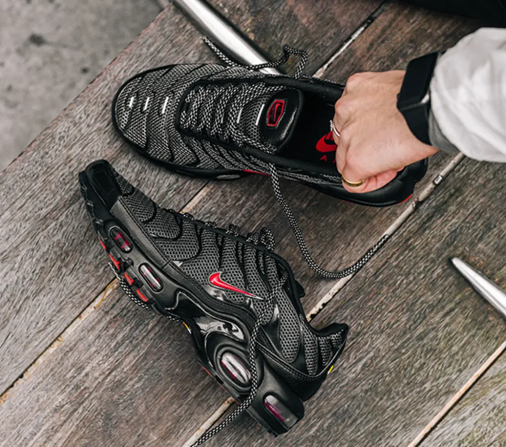 Alternative view of Giày Nike Air Max Plus 'Metal Mesh Black Red' DO6383-001
