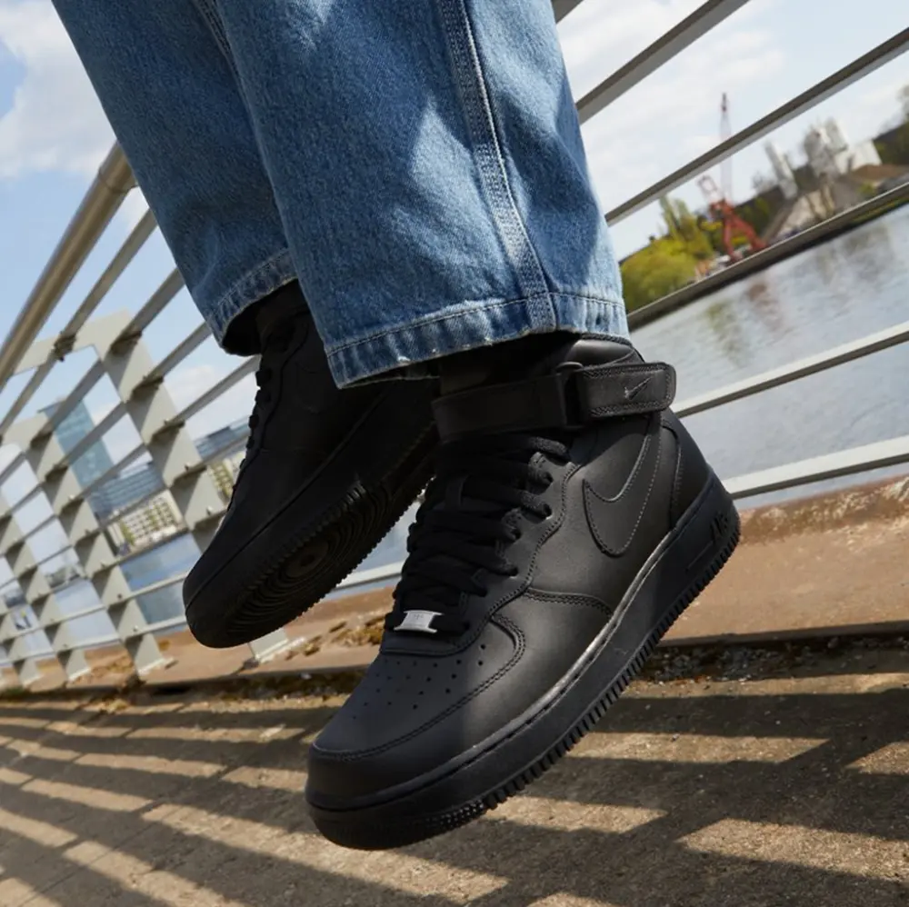 Alternative view of Giày Nike Air Force 1 Mid x Supreme ‘Black’ FZ8784-001