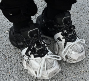 Alternative view of Giày adidas XLG Runner Deluxe 'White Black' JR0861