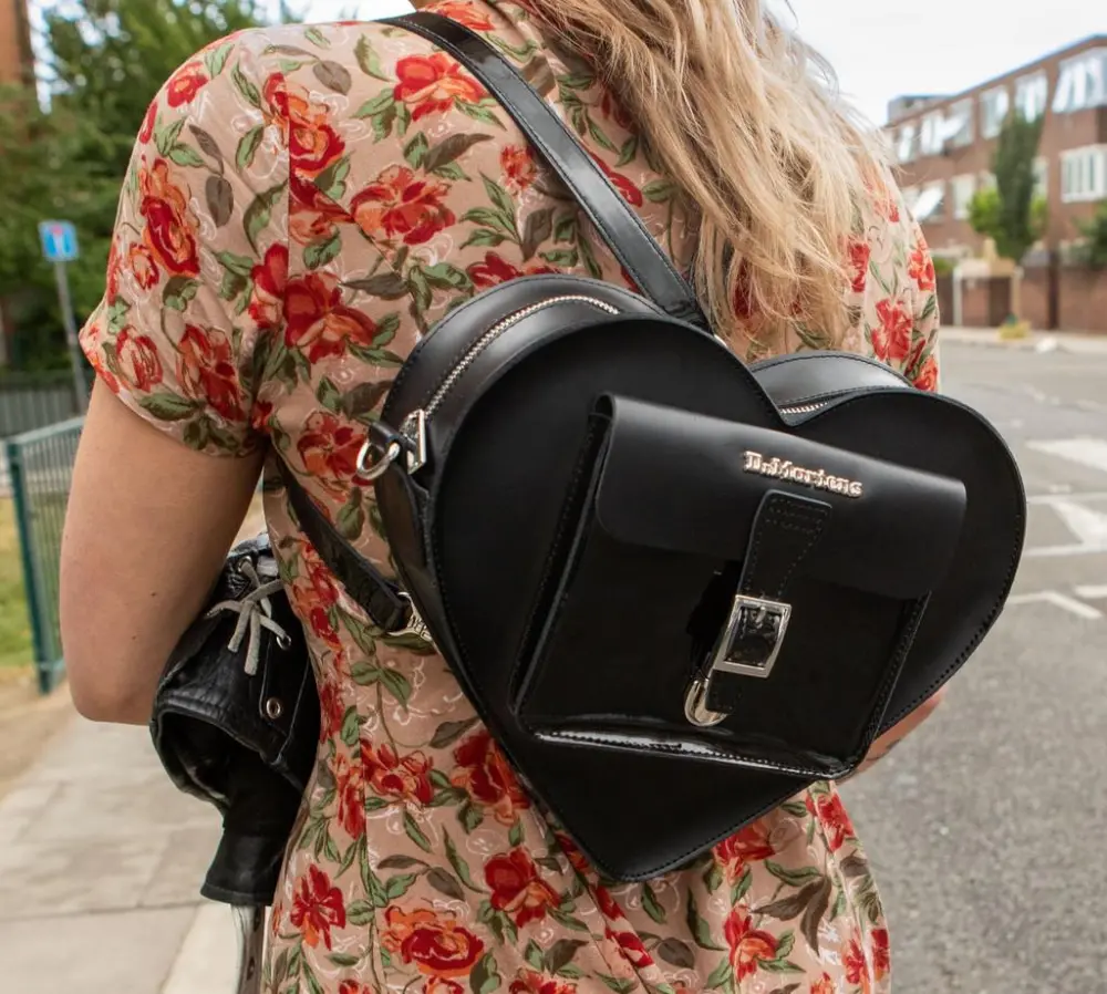 Balo Dr.Martens Leather Heart Shaped Bag ‘Black’ AC807033 - Ảnh 4