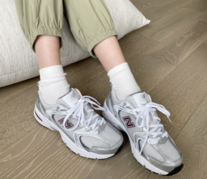 Alternative view of Giày New Balance 530 ‘Metallic Burgundy’ MR530GS