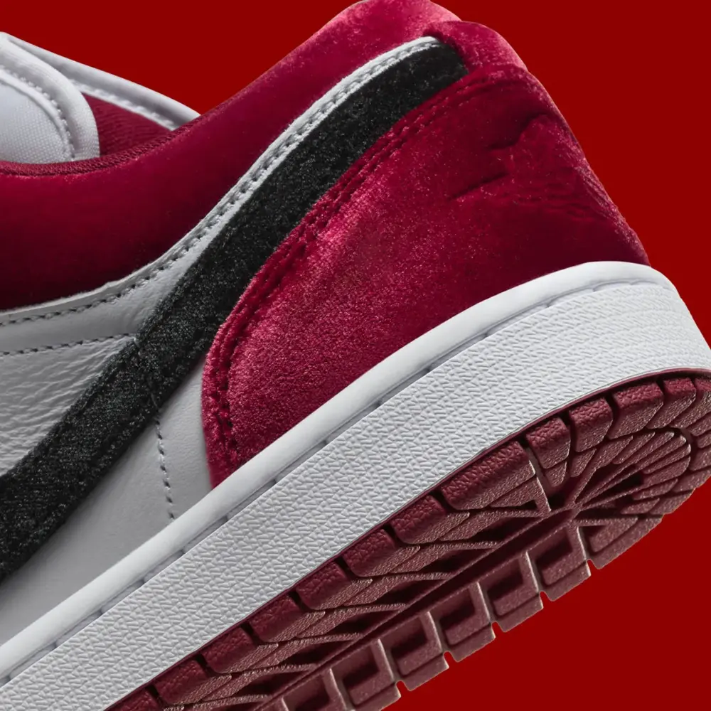 Giày Nike Air Jordan 1 Low SE ‘Velvet Black Toe’ FZ3242-001 - Ảnh 6