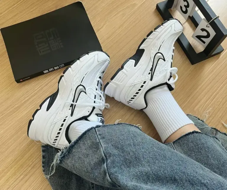 Alternative view of Giày Nike Initiator ‘White Metallic Silver’ FQ6873-101
