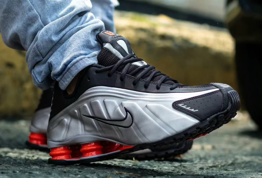 Giày Nike Shox R4 ‘Black Metallic Silver’ BV1111-008