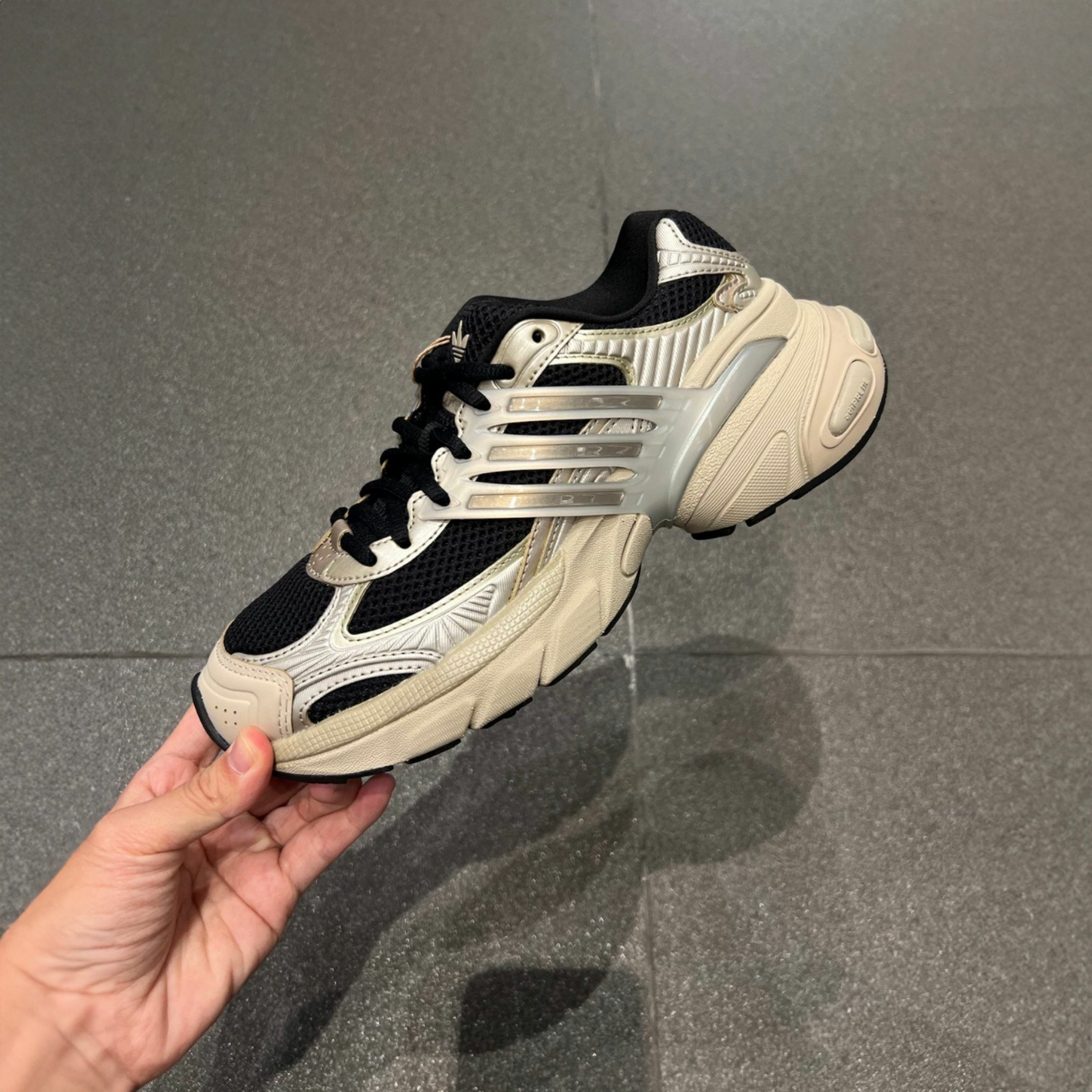 ★adidas★ Adistar XLG Beige Black IF6936 Giày Adidas Adistar XLG Originals 'Beige' IF6936 - Jordan 1