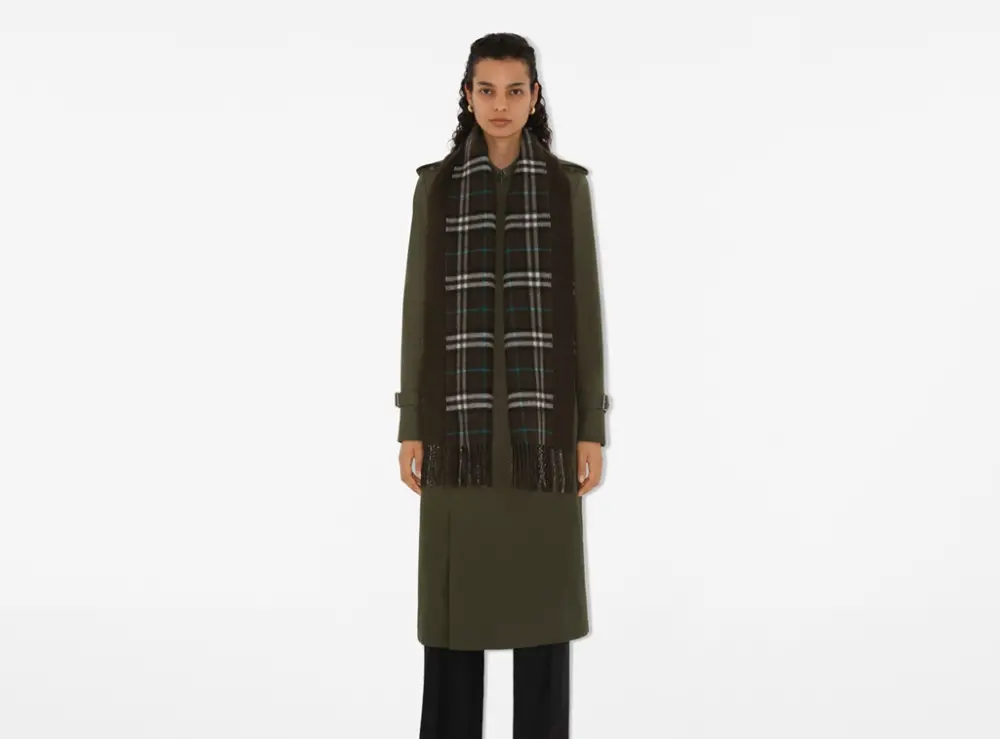 Alternative view of Khăn Burberry Reversible Check Cashmere Scarf 'Snug' 80909071