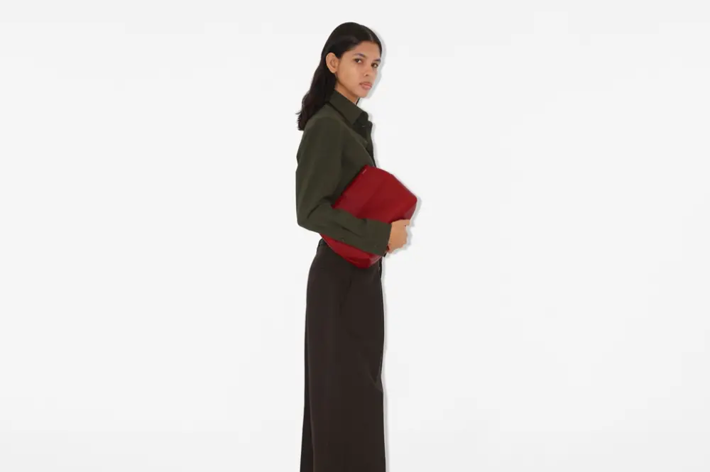 Alternative view of Túi Nữ Burberry Snip Clutch​ 'Ruby' 80954991