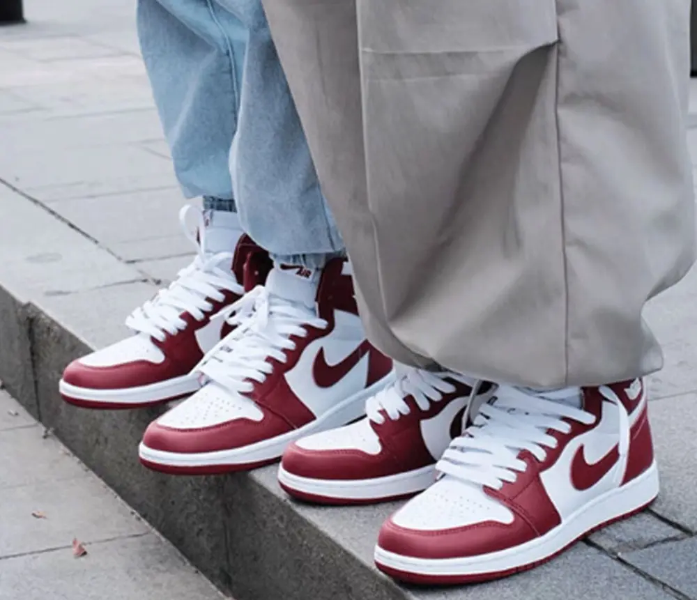 Alternative view of Giày Nike Air Jordan 1 Retro High OG GS ‘Red’ FD1437-160