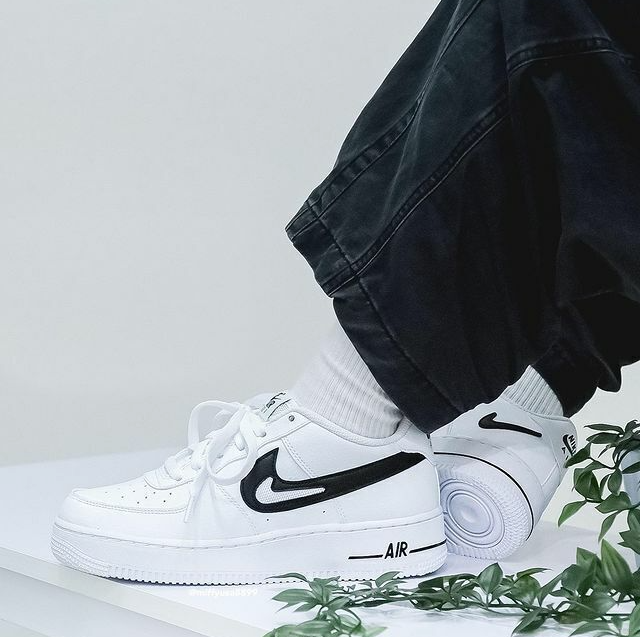 Giày Nike Air Force 1 Low GS ‘Swoosh White Black’ DR7889-100 - Ảnh 3