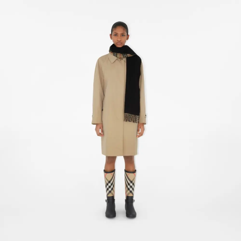 Alternative view of Khăn Burberry Reversible Check Cashmere Scarf 'Black Beige' 80746741