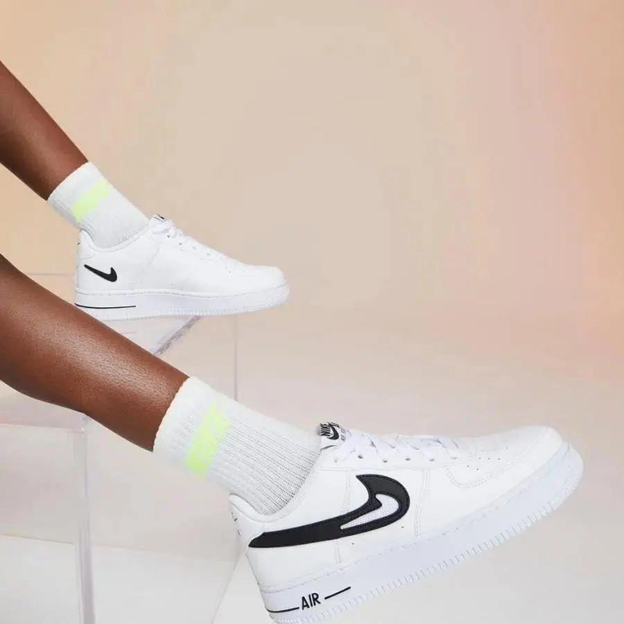 Giày Nike Air Force 1 Low GS ‘Swoosh White Black’ DR7889-100 - Ảnh 4