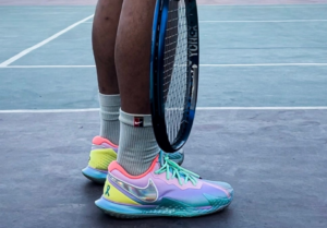 Alternative view of Giày Nike Court Zoom Vapor Cage 4 ‘Doernbecher 2022’ DR6253-500