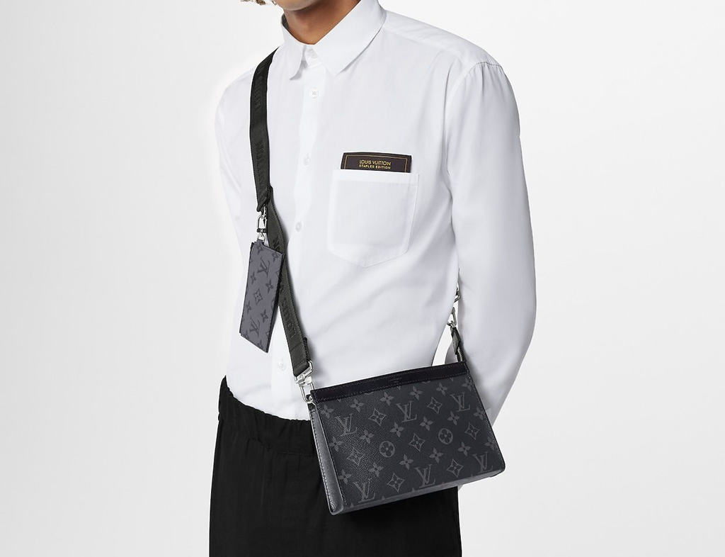 Túi Louis Vuitton Gaston Wearable Wallet 'Monogram Eclipse' M81124 - Ảnh 2