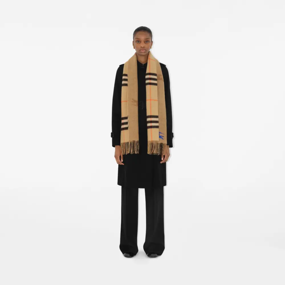 Alternative view of Khăn Burberry Reversible EKD Check Cashmere Scarf 'Sand' 80947101