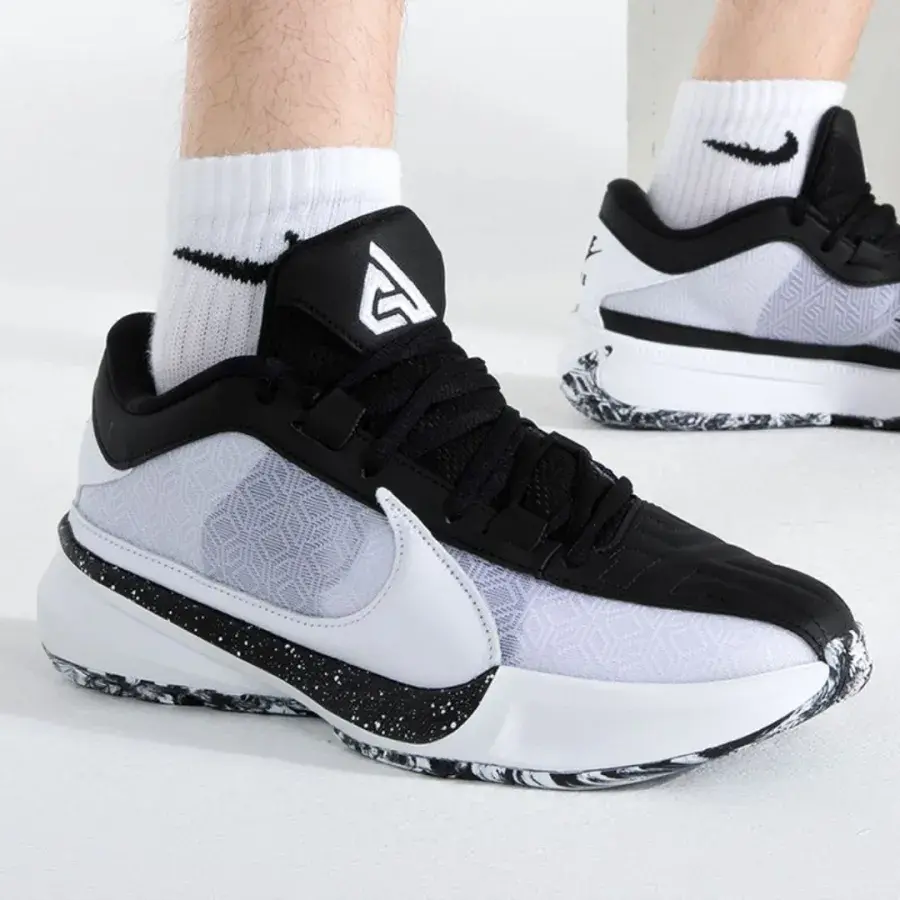 Alternative view of Giày Nike Zoom Freak 5 EP ‘Oreo’ DX4996-101