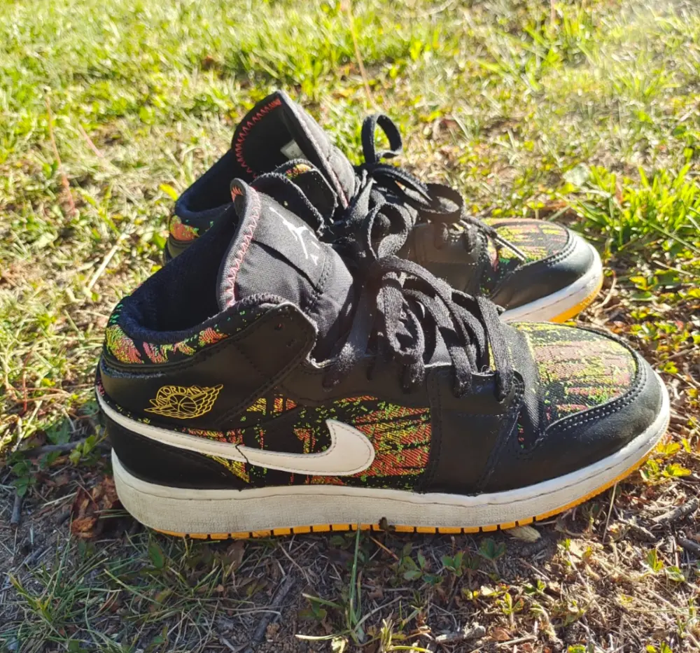 Giày Nike Air Jordan 1 Mid GS ‘Black Laser Orange’ 555112-003 - Ảnh 5