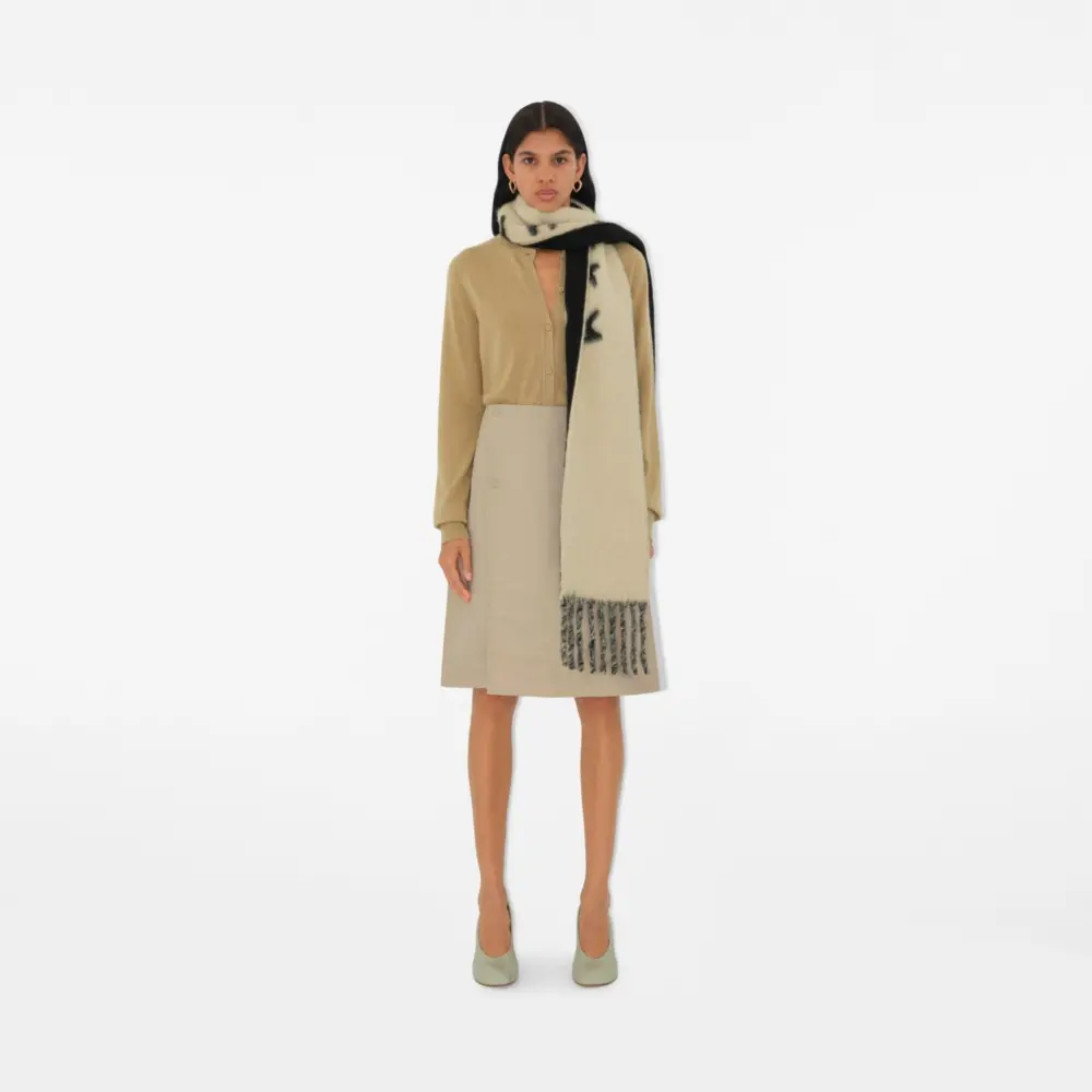 Alternative view of Khăn Burberry Reversible Logo Alpaca Wool Blend Scarf 'Candle' 80972131