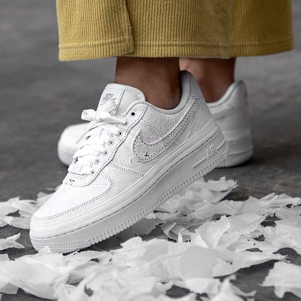 Alternative view of Giày Nike Wmns Air Force 1 Low LX ‘Reveal’ CJ1650-100