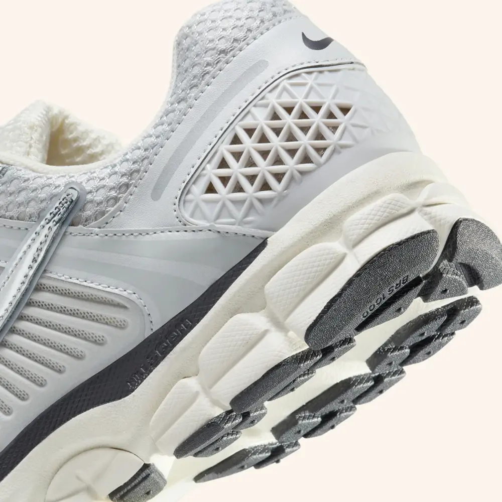 Giày Nike Air Zoom Vomero 5 'Chrome' HJ3758-001 - Ảnh 7