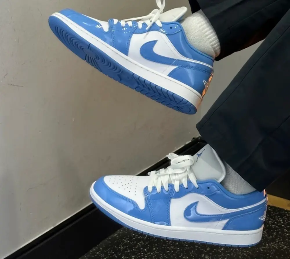 Giày Nike Air Jordan 1 Low SE GS ‘Legend Blue Patent’ FZ3929-114 - Ảnh 3