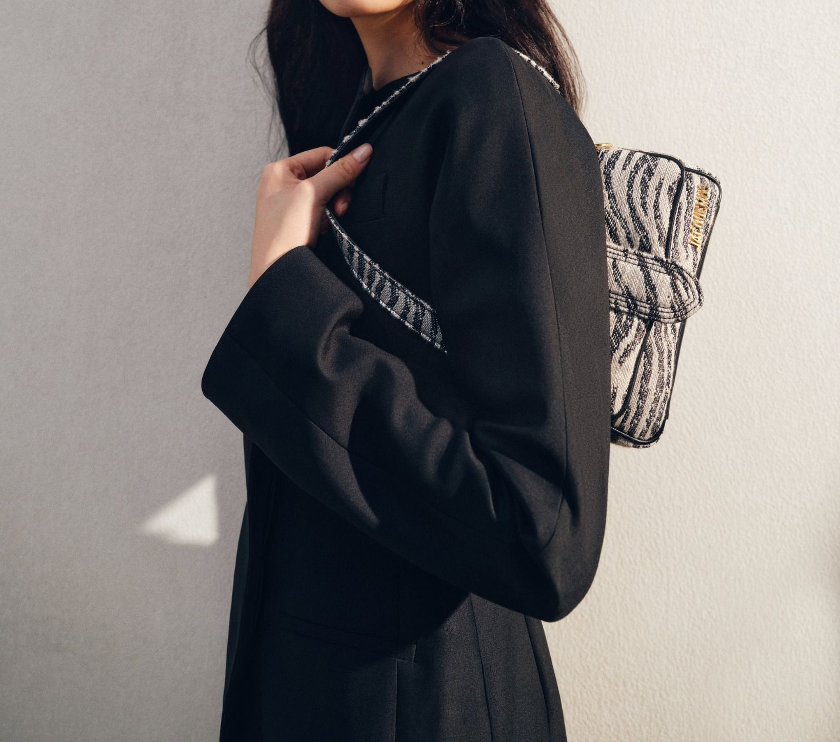 Alternative view of Túi Jacquemus The Small Bambimou ‘Zebra’ 233BA388-3217-9DZ