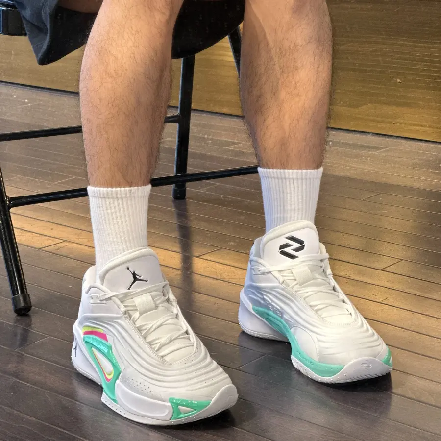 Alternative view of Giày Nike Air Jordan Luka 3 ‘Photo Finish’ HQ5054-107