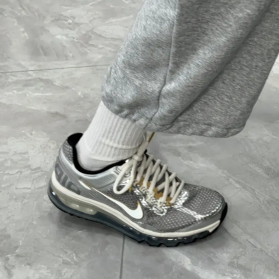 Giày Nike Air Max 2013 ‘Metallic Silver Gold’ HJ7901-095 - Ảnh 3