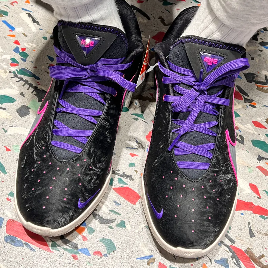 Alternative view of Giày Nike LeBron 22 ‘Tunnel Vision’ FZ1095-001