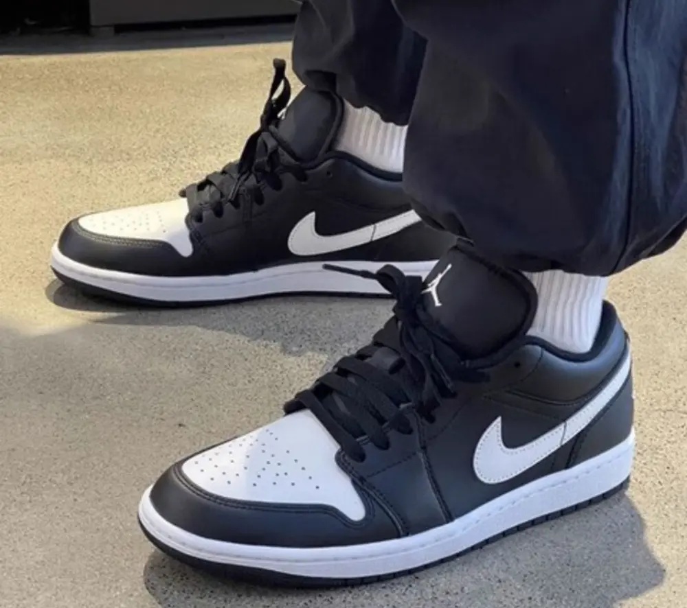 Alternative view of Giày Nike Air Jordan 1 Low ‘Orca Black White’ 553558-043