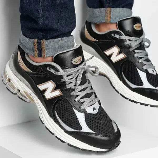 Alternative view of Giày New Balance 2002R ‘Black Salt Gold Metallic’ M2002RPO