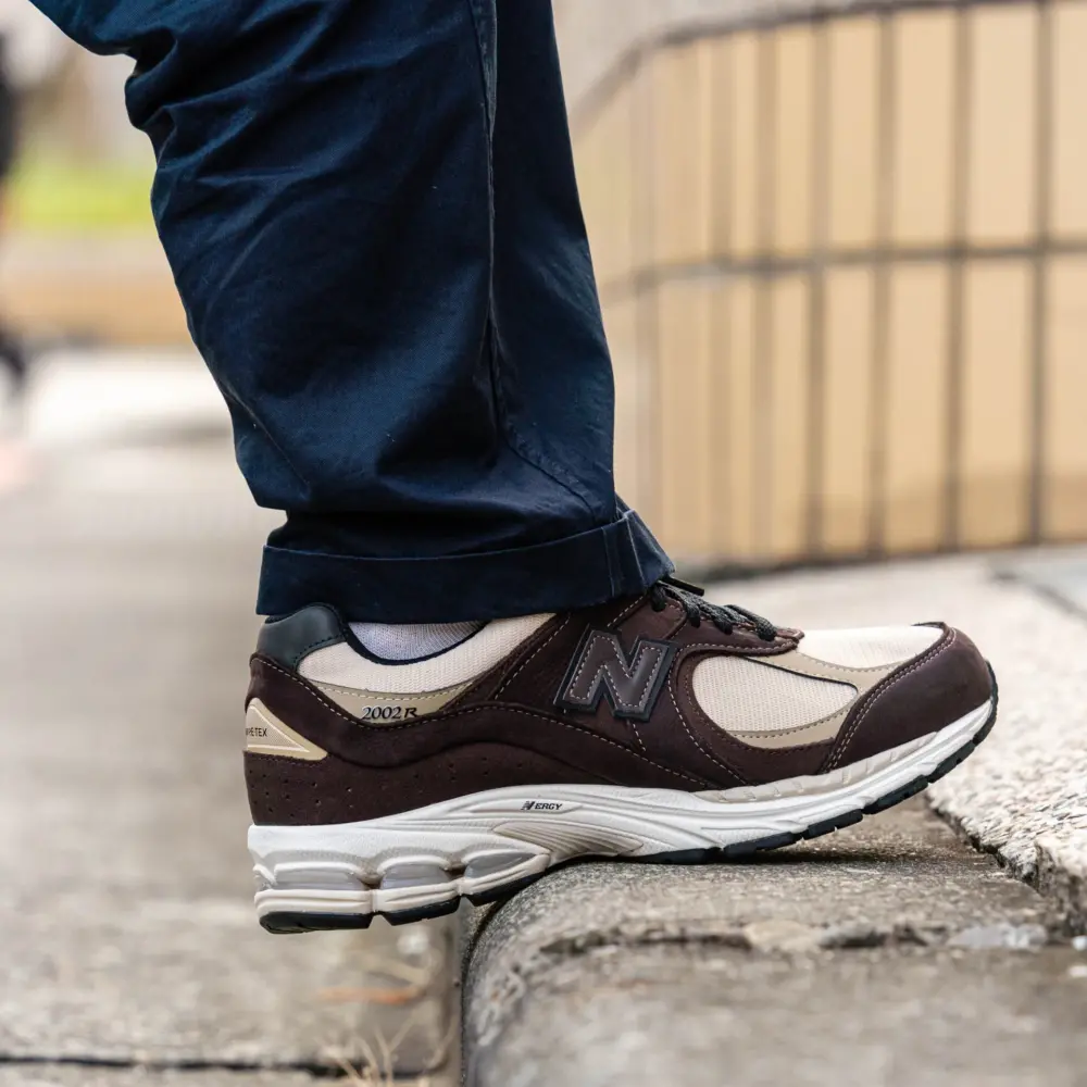 Alternative view of Giày New Balance 2002R GORE-TEX ‘Black Coffee’ M2002RXQ