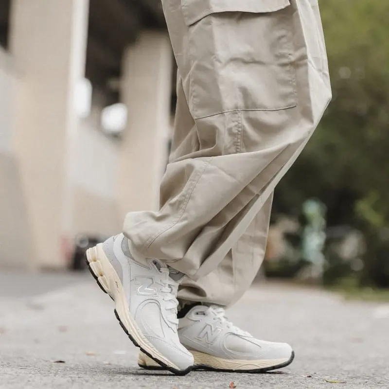 Alternative view of Giày New Balance 2002R ‘Leather Pack – White Gold’ M2002RIA