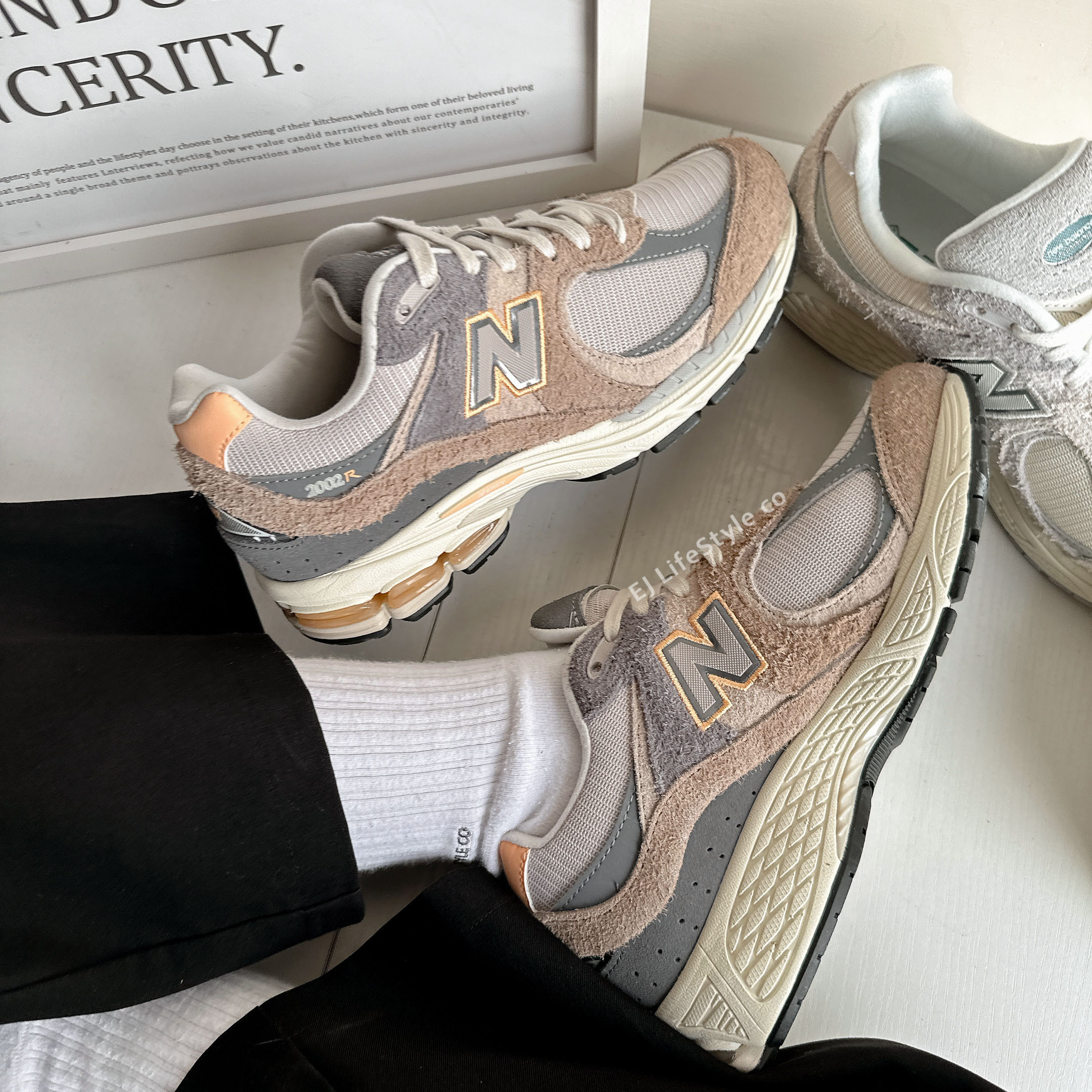 Giày New Balance 2002R ‘Mushroom Hazy Peach’ M2002REJ - Ảnh 2