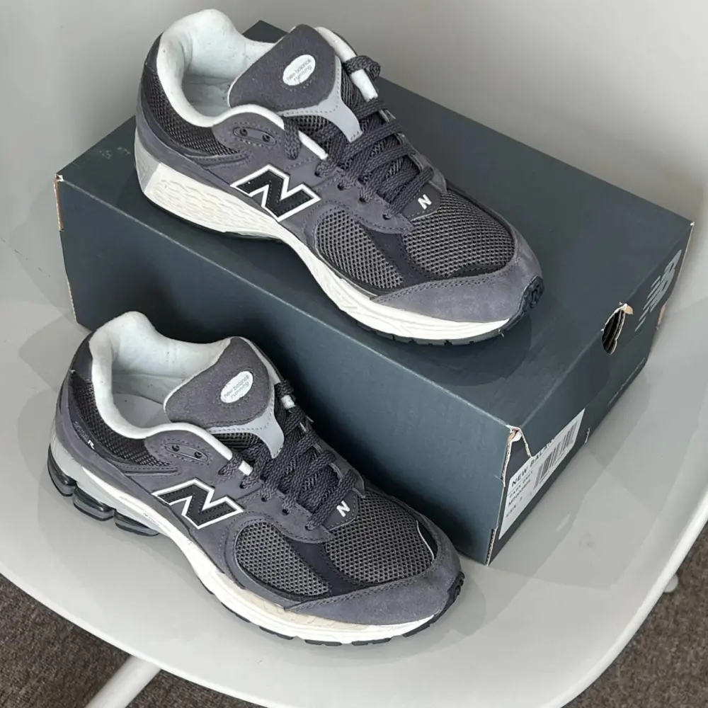Alternative view of Giày New Balance 2002R ‘Suede Pack Grey’ M2002RFL