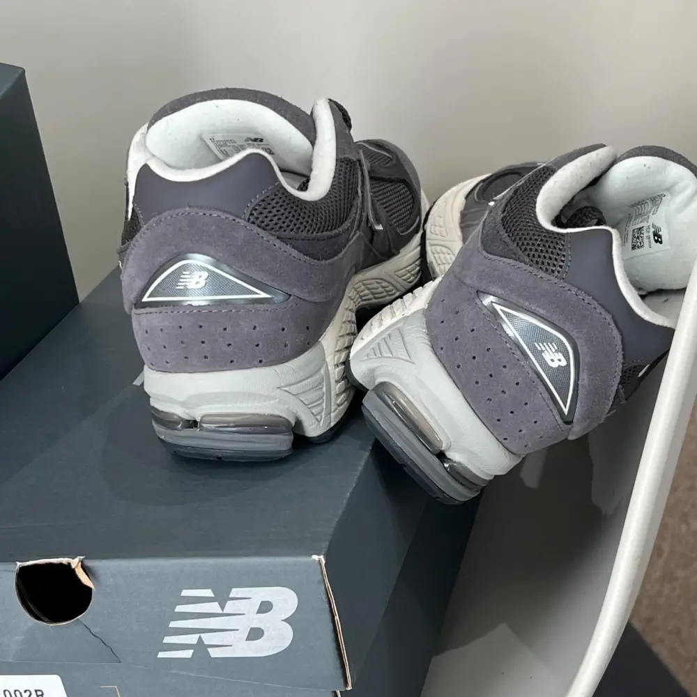 Giày New Balance 2002R ‘Suede Pack Grey’ M2002RFL - Ảnh 5