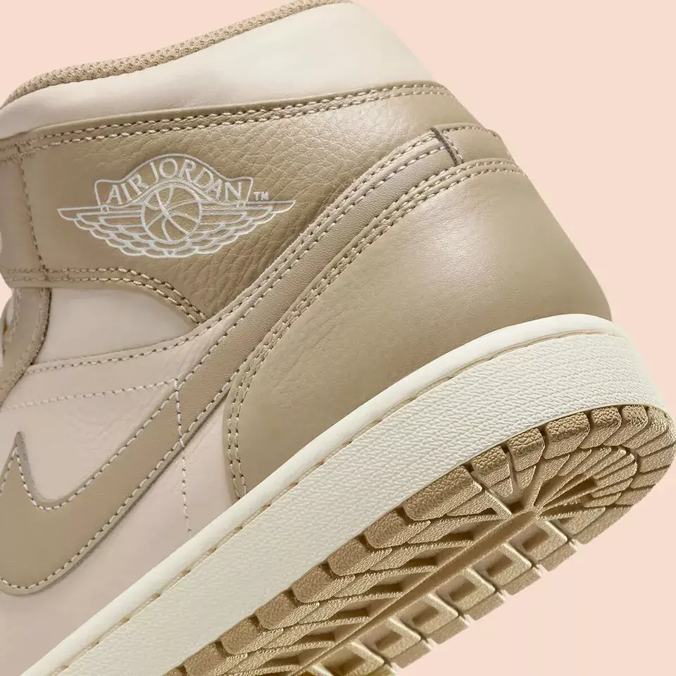 Alternative view of Giày Nike Air Jordan 1 Mid ‘Legend Brown’ HF4830-203