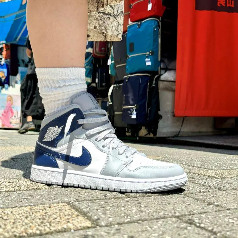 Giày Nike Air Jordan 1 Mid ‘Wolf Grey Midnight Navy’ DQ8426-104 - Ảnh 3