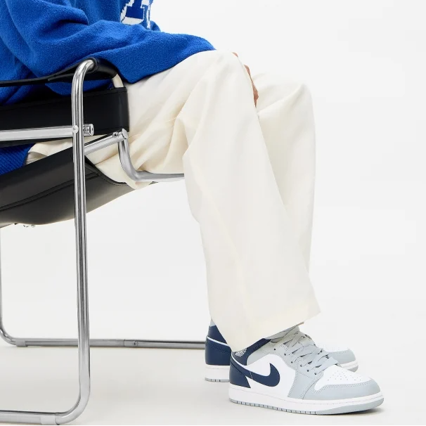 Alternative view of Giày Nike Air Jordan 1 Mid ‘Wolf Grey Midnight Navy’ DQ8426-104