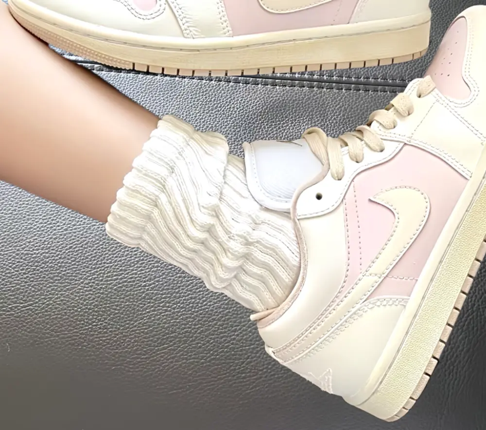 Alternative view of Giày Nike Air Jordan 1 ‘Pinka’ IH0823-611